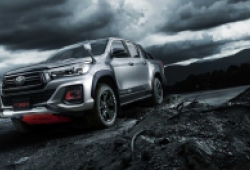 Bán tải Toyota Hilux 'lột xác' với bản độ Black Rally Edition