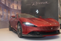 Cận cảnh Ferrari Roma giá hơn 21 tỷ đồng tại Việt Nam