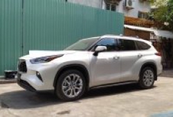 Cận cảnh Toyota Highlander Limited 2020 đầu tiên đến Việt Nam