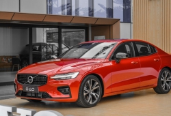 Chi tiết sedan hạng sang Volvo S60 R-Design giá 1,7 tỷ