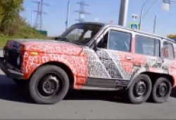 Chiêm ngưỡng SUV Lada Niva độ thành 6 bánh cực chất của dân chơi Nga