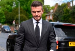 David Beckham bị tước bằng 6 tháng vì lái xe nghe điện thoại