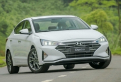 Hyundai Elantra đang giảm sốc tại đại lý