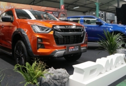 Isuzu D-max 2021 ra mắt, không trang bị ga tự động giá từ 630 triệu đồng