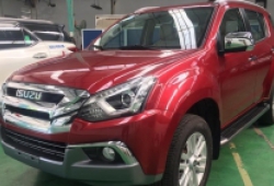 Isuzu Mu-X "xả hàng", ưu đãi lên tới 100 triệu đồng