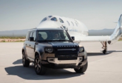 Land Rover hỗ trợ Virgin Galactic trong chuyến bay lên không gian đầu tiên