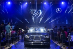 Mercedes-Benz Fascination 2018 khai màn với cuộc trình diễn của 21 xe sang