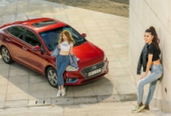 Người mẫu năng động bên Hyundai Accent