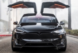 SUV chạy điện Tesla Model X hai màu cam - đen ấn tượng của T-Sportline