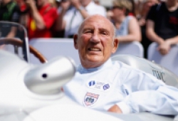 Tay đua huyền thoại Stirling Moss qua đời ở tuổi 90