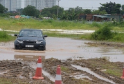 Thử cảm giác lội bùn với dàn xe địa hình Land Rover trị giá hơn 30 tỷ