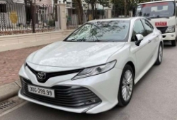 Toyota Camry biển tứ quý 9 rao bán giá ngang Lexus ES 250