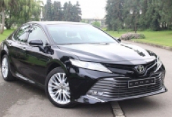 Toyota Camry giảm giá hàng chục triệu đồng trước sức ép dồn dập của các đối thủ