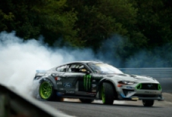 Xem Ford Mustang drift nghẹt thở tại 'Địa ngục xanh' Nurburgring